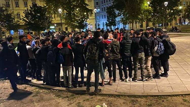 Migrantes, el obispo de Trieste: diálogo y soluciones para los refugiados