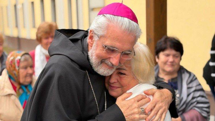 Ucrania: Concluye la visita del limosnero apostólico a un pueblo herido